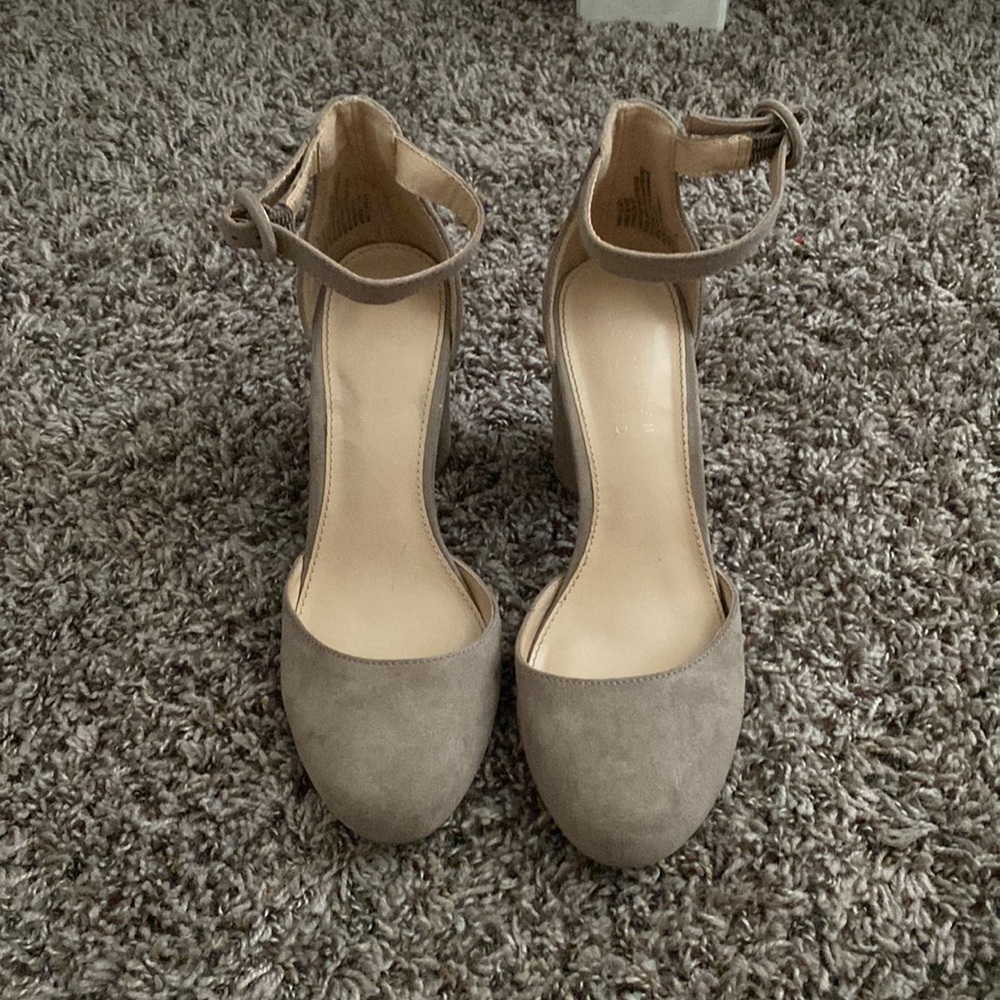 Heels - Picture 5 of 7